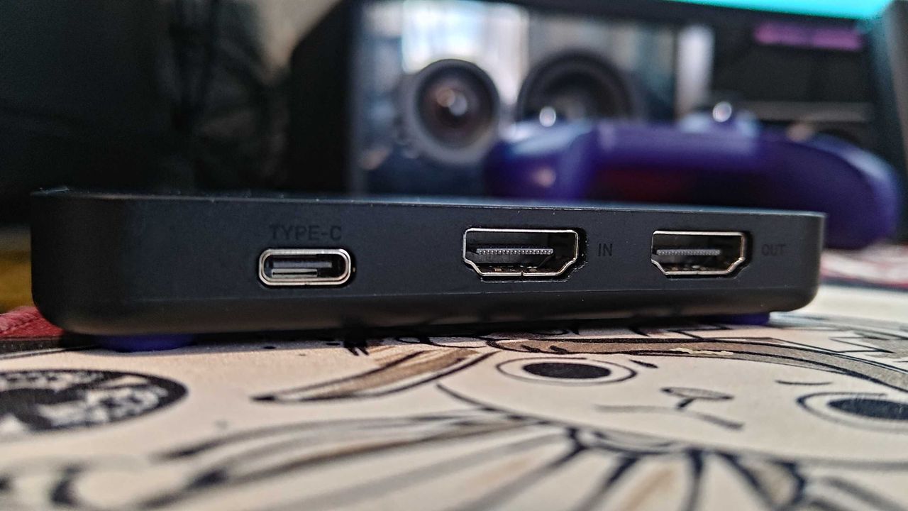 Ports on NZXT Signal 4K30