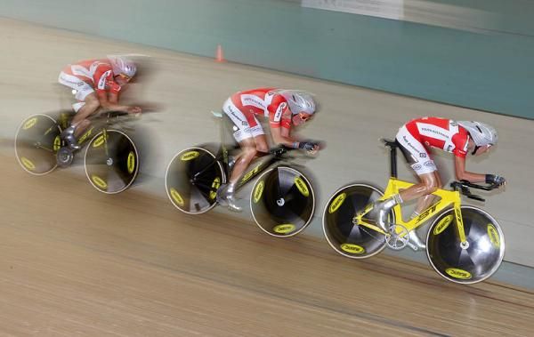 South Australia's team pursuit riders roll around the venue they know so well.