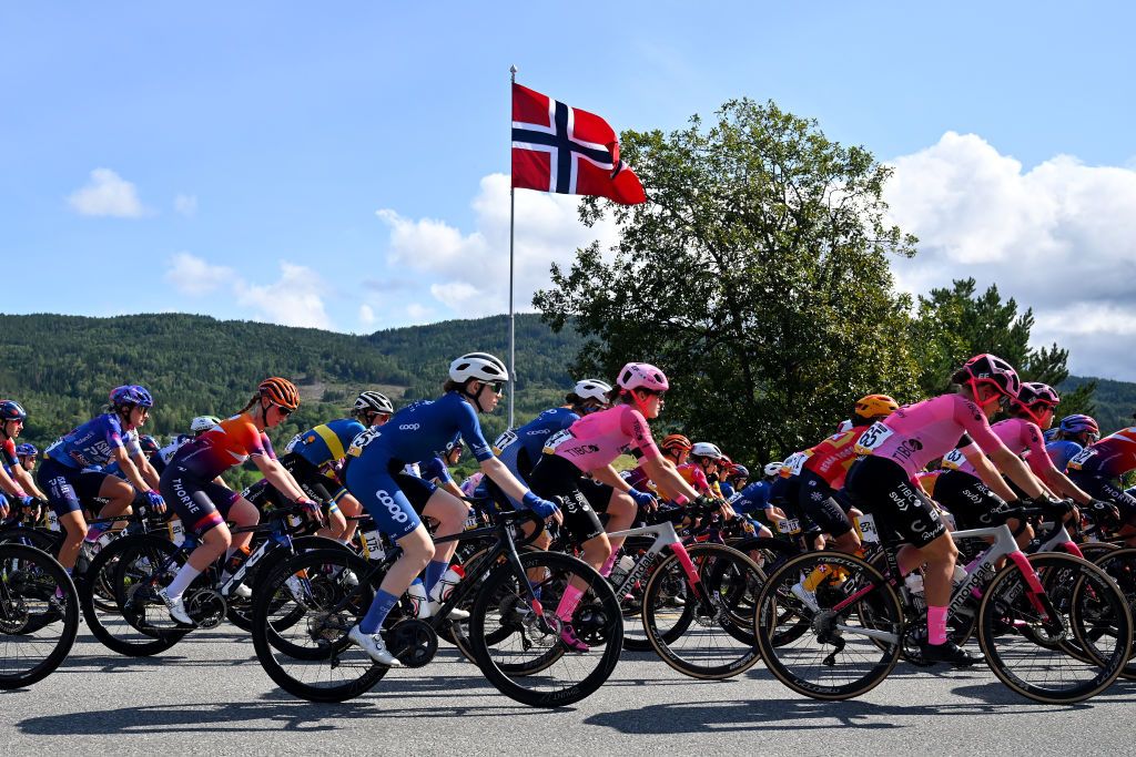 VIKERSUND NORWAY AUGUST 24 LR Alice Barnes of Great Britain and Team Human Powered Health Josie Nelson of Great Britain and Team COOPHitec Products Letizia Borghesi of Italy and Team EF Education Tibco Svb and a general view of the peloton competing during the 9th Tour of Scandinavia 2023 Battle Of The North Stage 2 a 1505km stage from Vikersund to Norefjell 791m UCIWWT on August 24 2023 in Vikersund Norway Photo by Luc ClaessenGetty Images