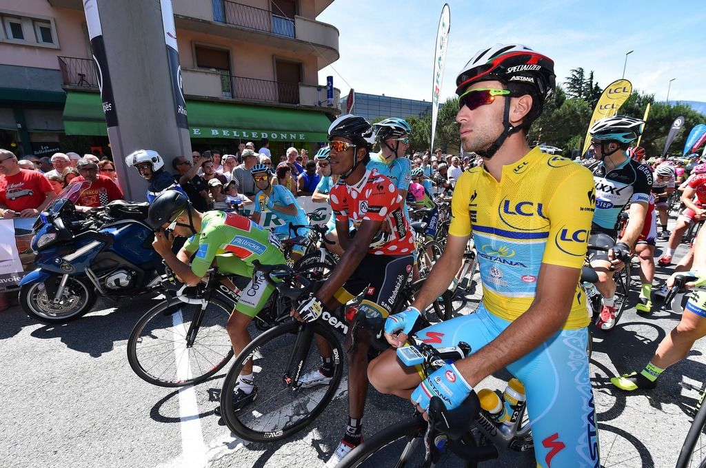 Vincenzo Nibali in yellow before the start of a stage in 2015
