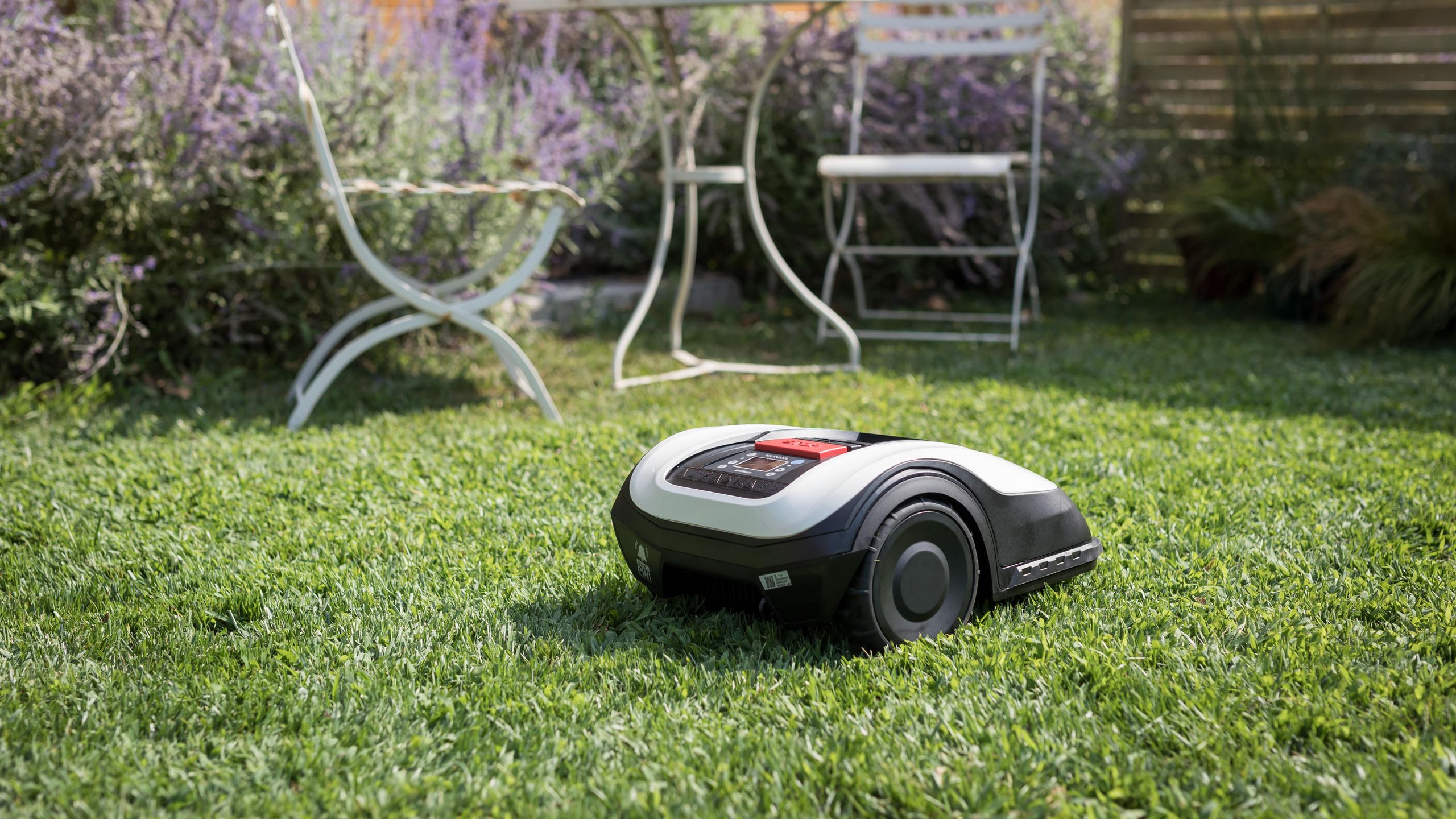 Honda Miimo Hrm 40 Live Lawn Mower Review A Reasonably Price Robot Mower With Clever Features 8019