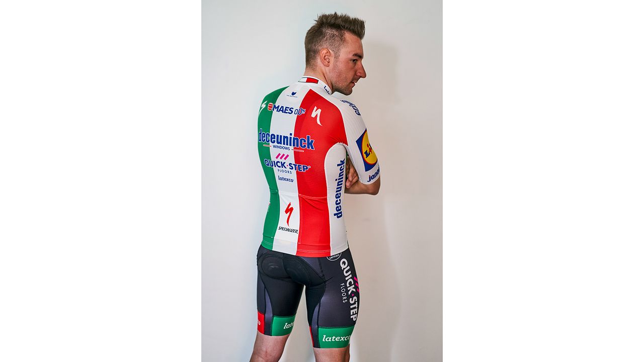Elia Viviani models his special-edition kit for the Giro