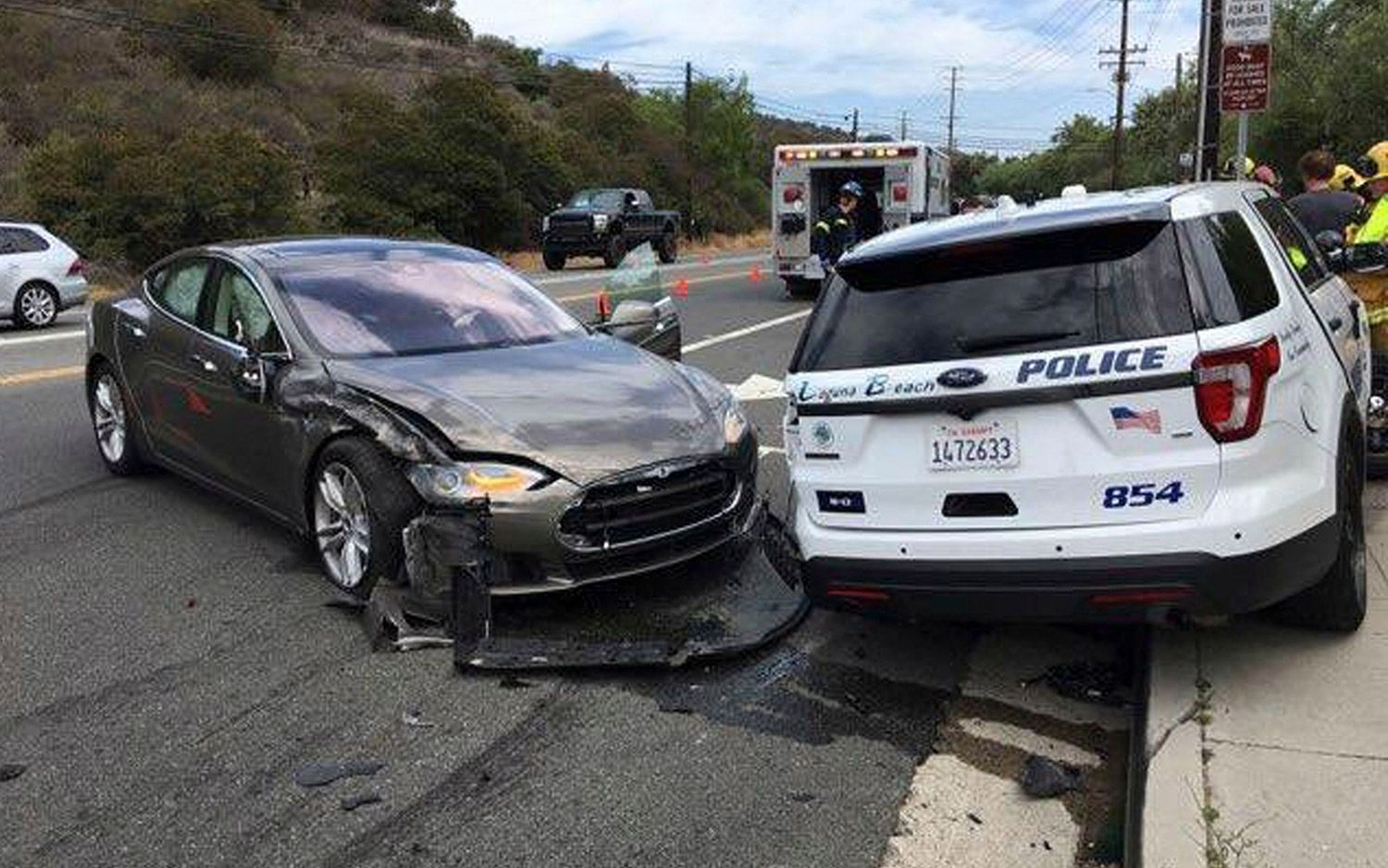 Tesla on Autopilot Crashes into Parked Police Car | Live Science