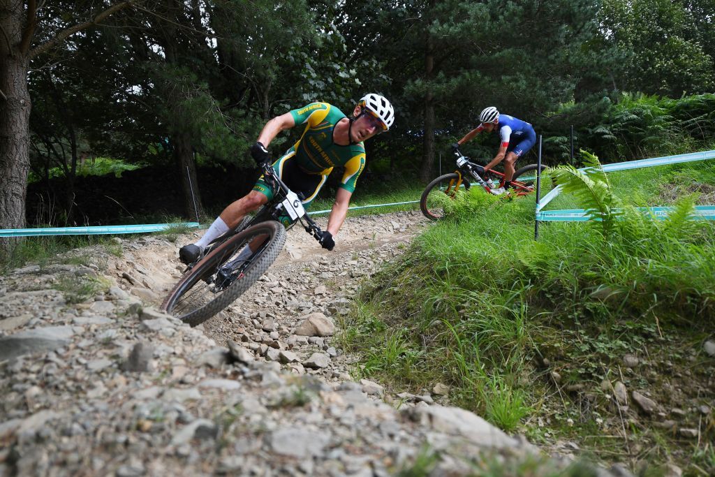 South Africa's Alan Hatherly took the front early in the men&rsquo;s elite XCO race