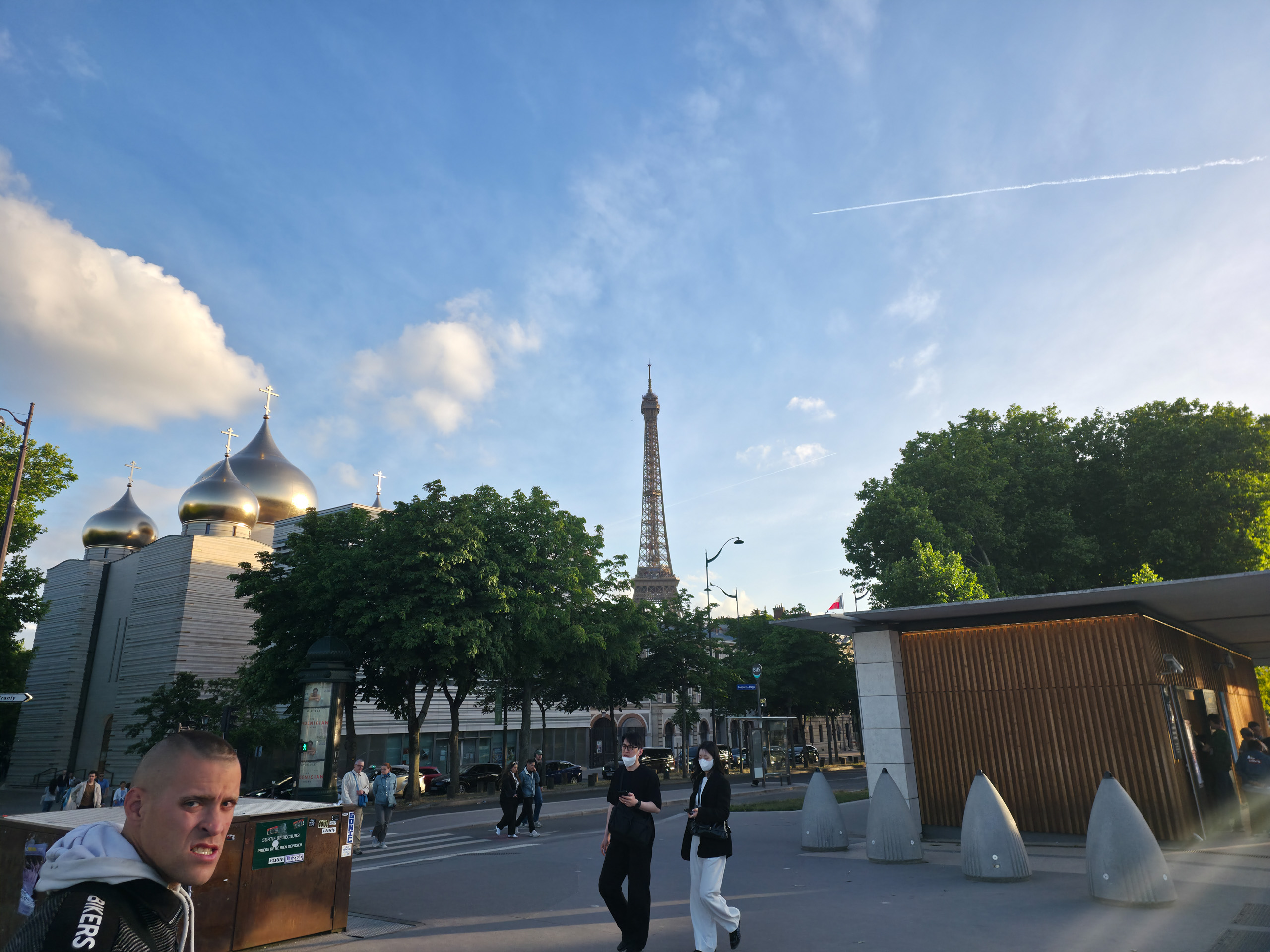 Daylight camera sample captured on the Galaxy S25 Edge of the Eiffel Tower against a blue sky backdrop