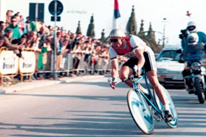 Moser takes a corner in the 1987 Tirreno-Adriatico