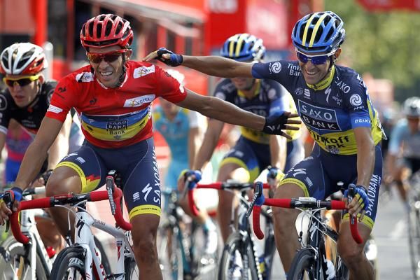 Alberto Contador celebrates his Vuelta victory with his teammates in Madrid