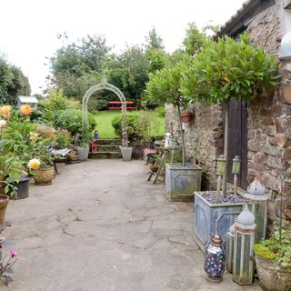 cottage garden with archway