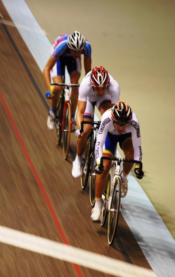 The final break in the men's madison.