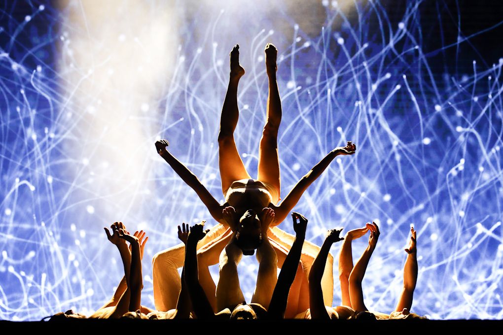 Performers wow the crowd at the Giro preentation
