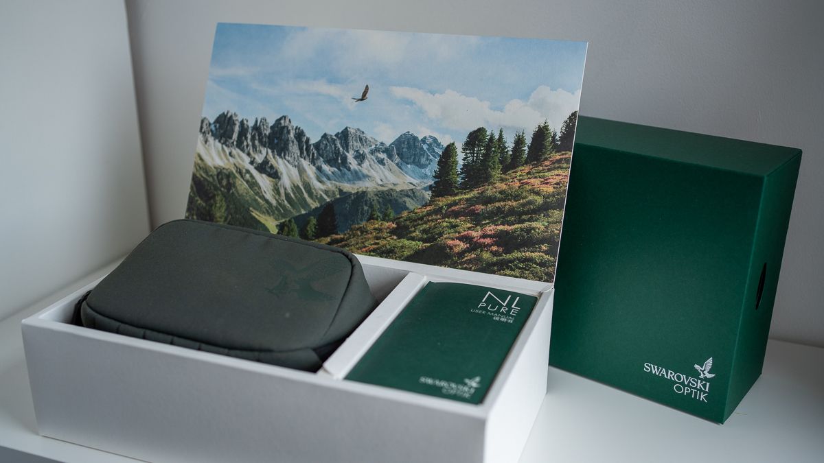 Swarovski binocular box details