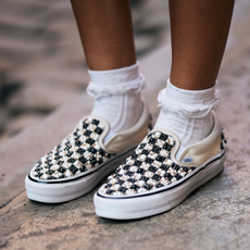 woman wearing Vans sneakers in New york