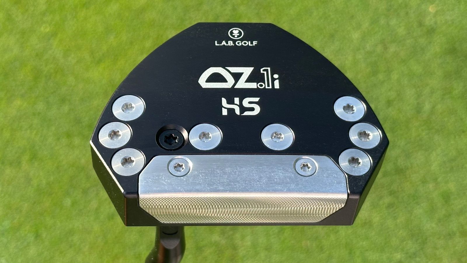 L.A.B. Golf OZ.1i HS Putter Review: A More Traditional Approach To