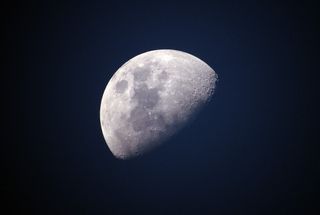 How to photograph the Moon