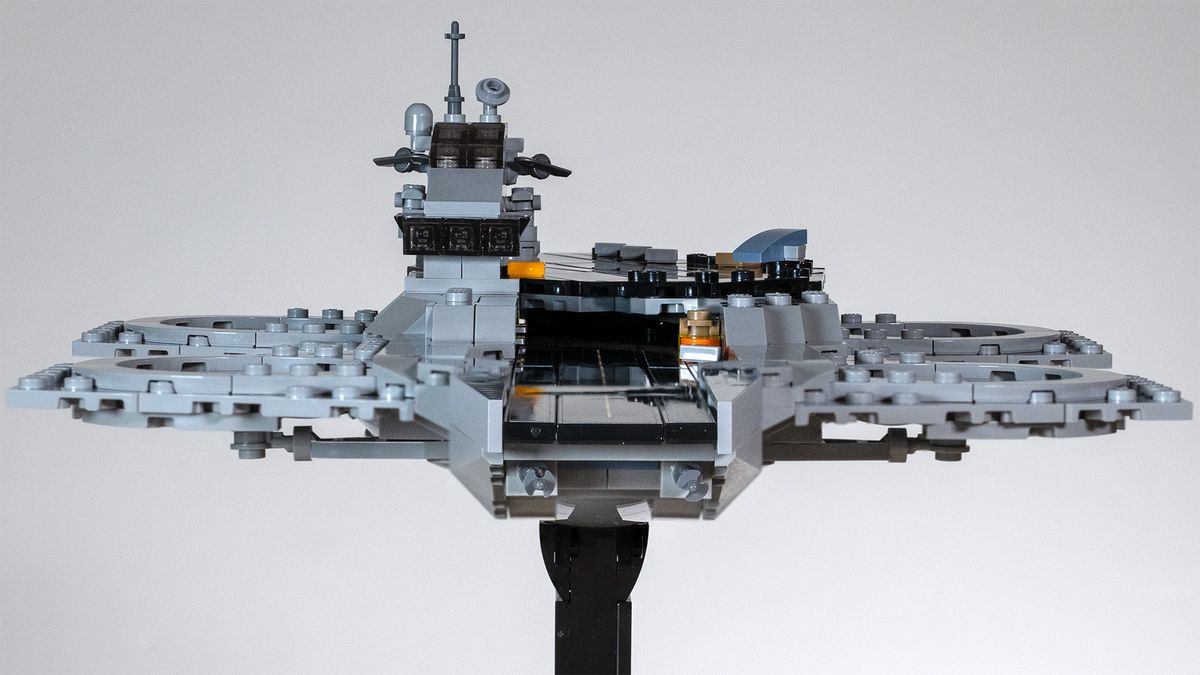 The Avengers Helicarrier (76295) front-on view on a neutral background
