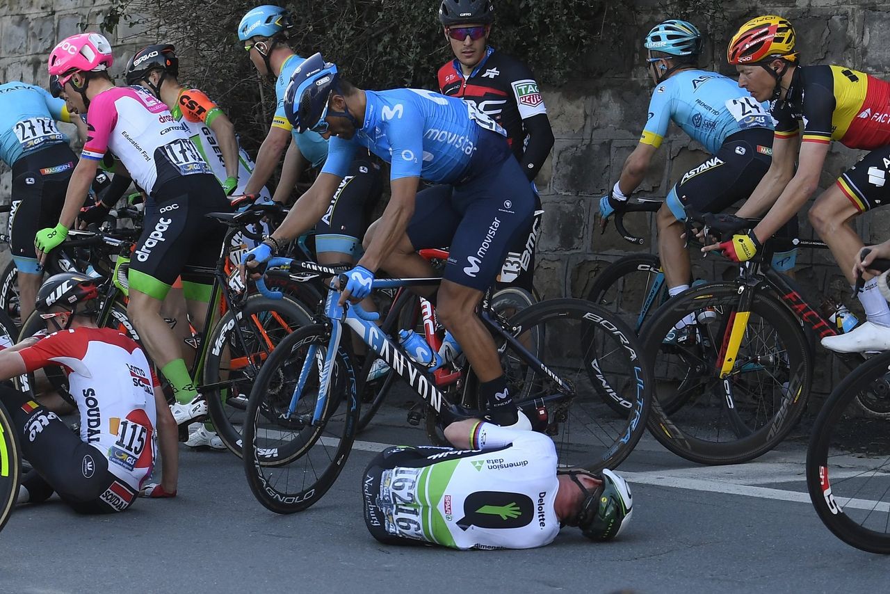 Mark Cavendish (Dimension Data) crashed in Milan-San Remo