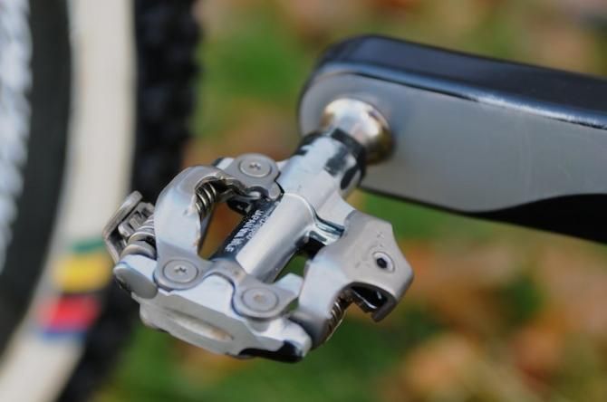 Another set of M980 pedals with much of the surface coating seemingly rubbed or brushed away