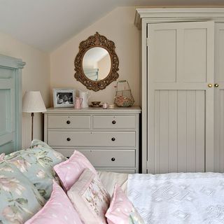 bedroom with wardrobe and drawers