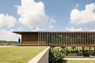 Valencia House, Brazil by Padovani Arquitetos