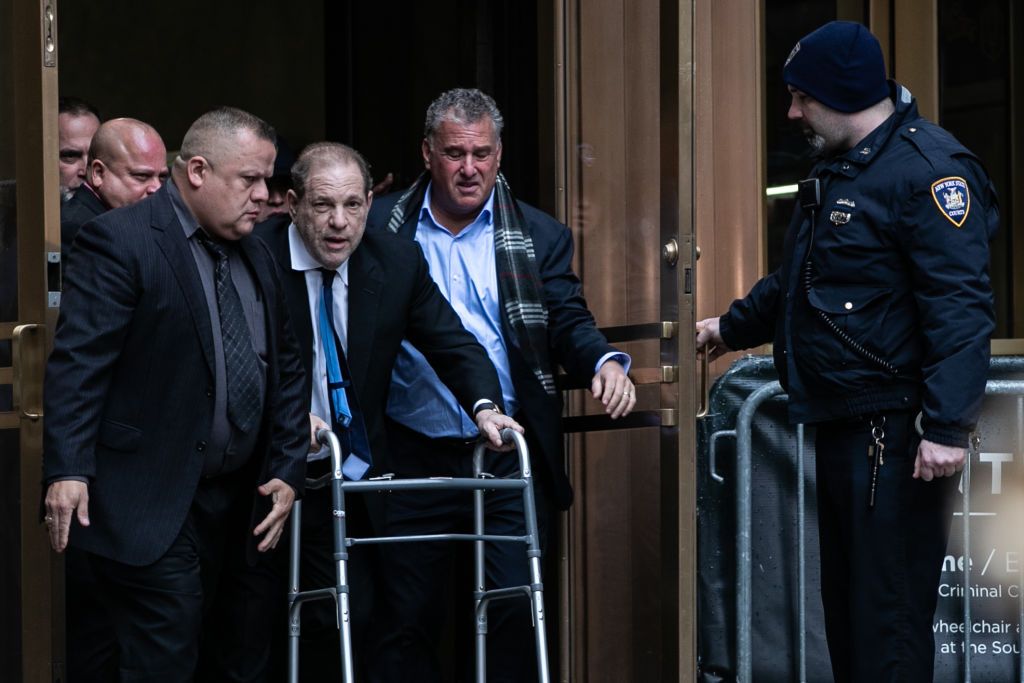 Harvey Weinstein leaves court