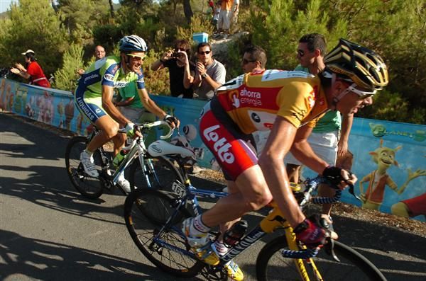 Cadel Evens (Silence-Lotto) responded well to Valverde's repeated attack but lost his gold jersey to the Caisse d'Epargne rider