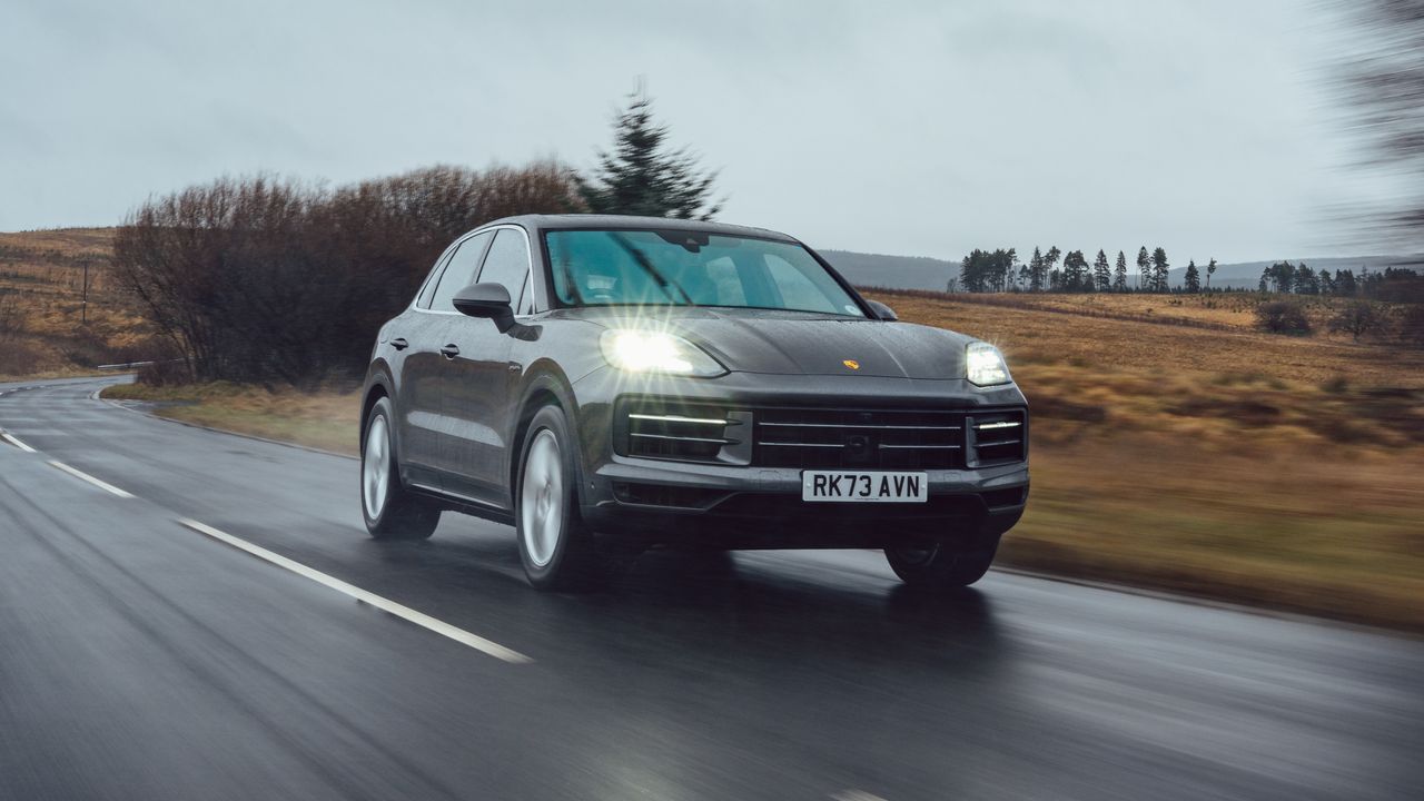 2024 Porsche Cayenne Hybrid