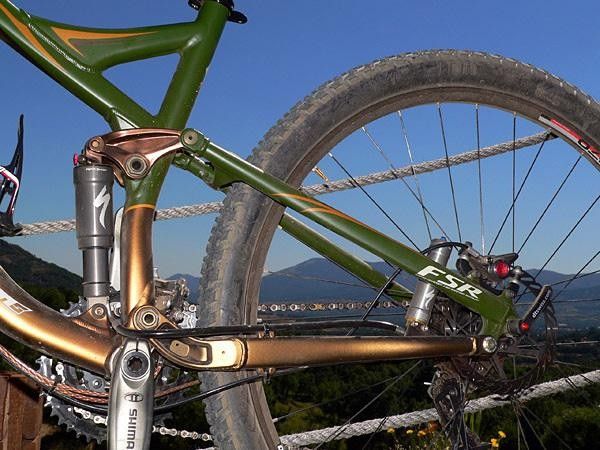 Naturally, the Stumpjumper 29 retains Specialized's ubiquitous FSR four-bar rear suspension design.