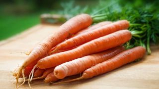 Foods that help hay fever: carrots