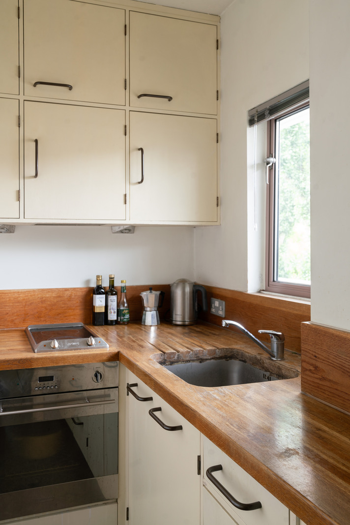 Isokon Building apartment for sale