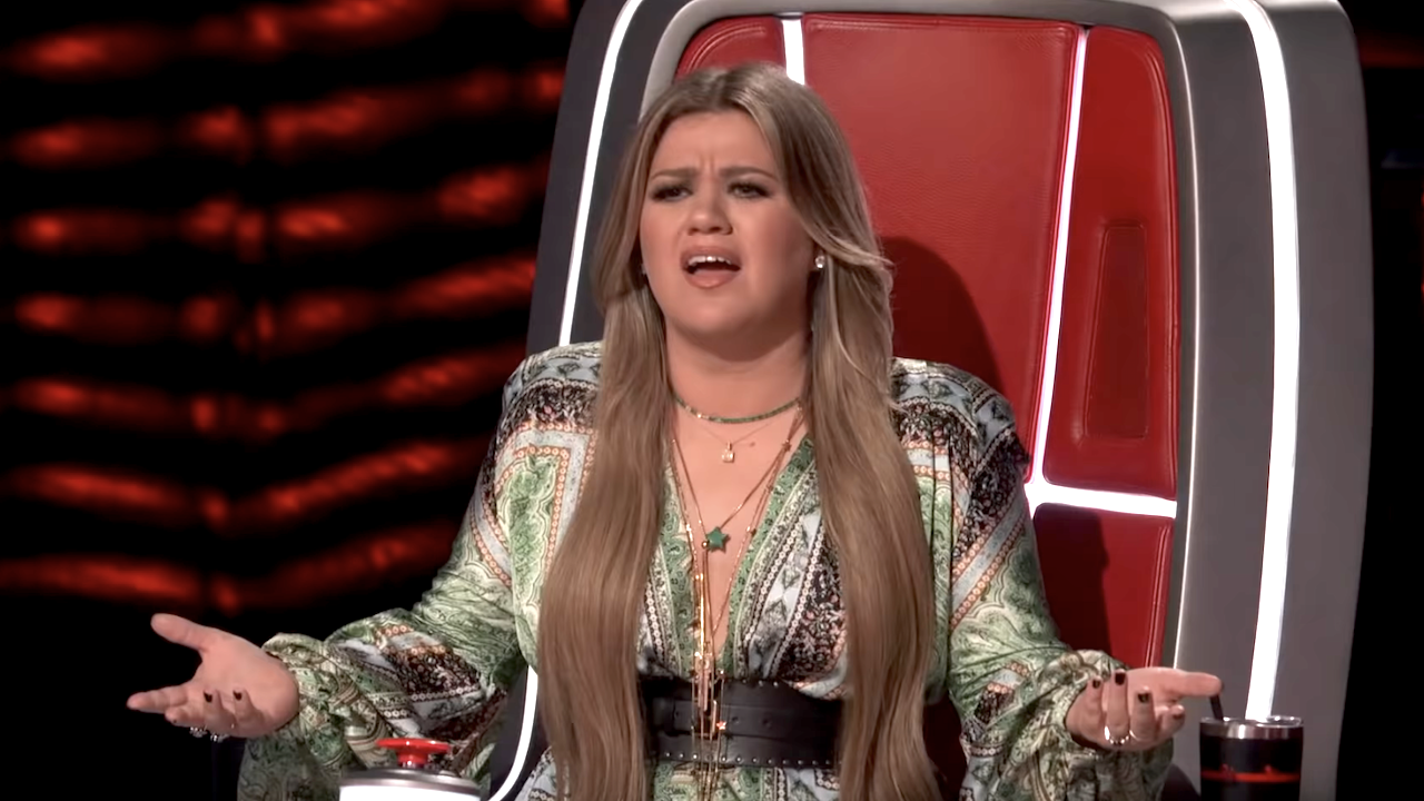 The Voice’s Kelly Clarkson Is Not Holding Back In Her Blunt Critiques