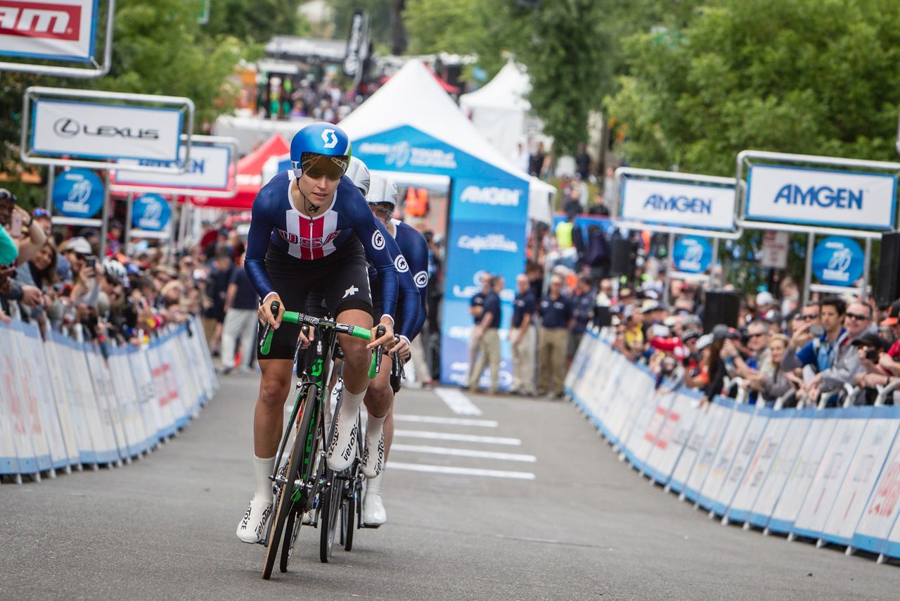 Tayler Wiles (USA) leads her team on course