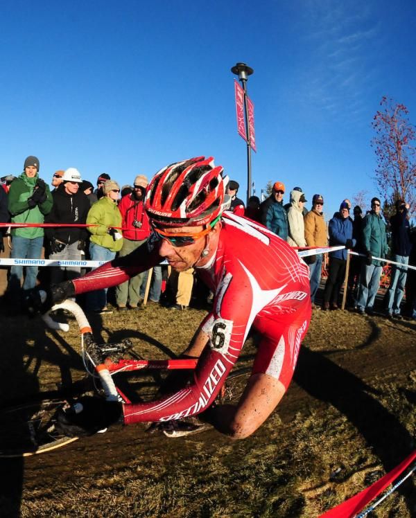 Todd Wells (Specialized) riding an off-camber corner.