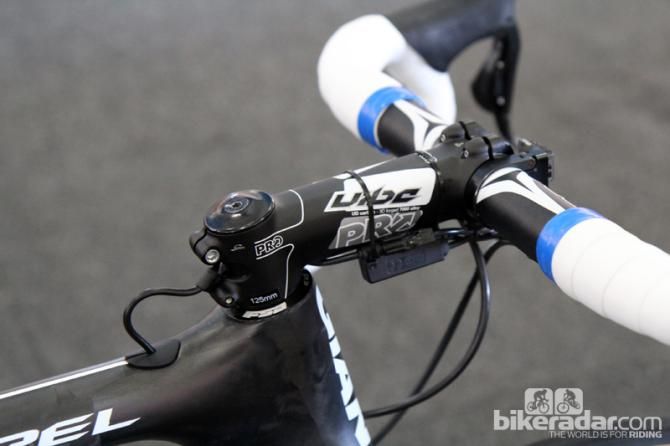 Blanco team mechanics route the Shimano Dura-Ace Di2 wire along the bottom of the stem instead of the brake housing as usual. A small clamp is affixed to the lower steerer clamp for strain relief.