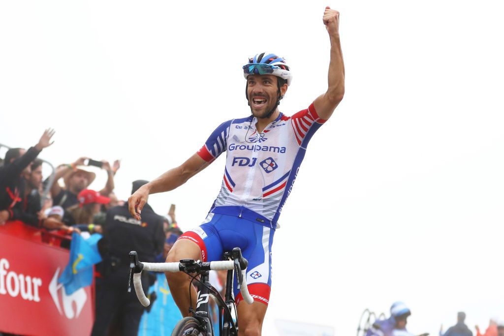 Thibait Pinot wins on Lagos de Covadonga