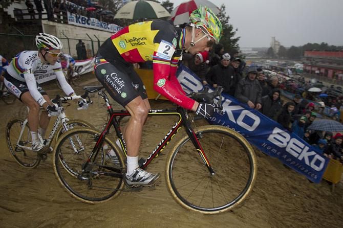 Sven Nys leads Niels Albert at the top of a drop