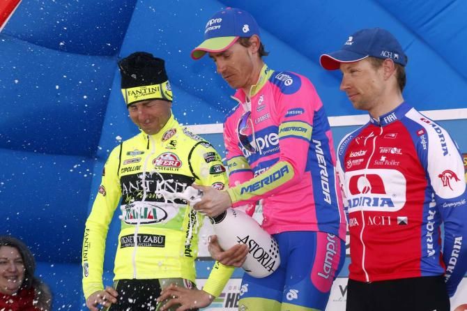 Damiano Cunego (Lampre Merida) cracks open the bubbly.
