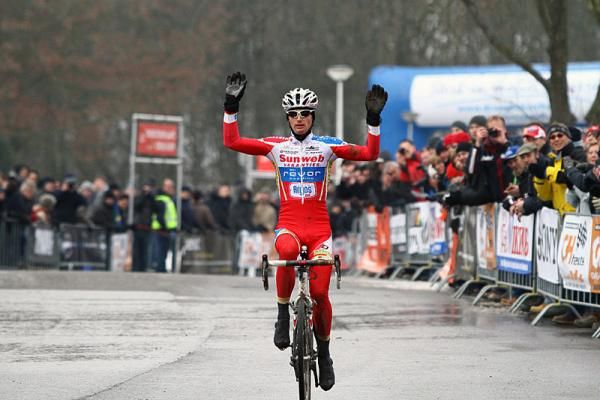 Kevin Pauwels (Sunweb-Revor) soloed to victory in Heerlen.