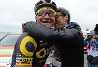 Thomas Voeckler congratulated after his win