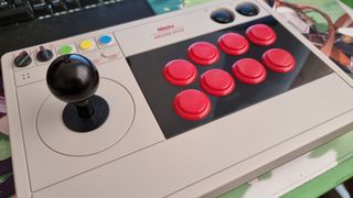 Der 8BitDo Arcade Stick für Nintendo Switch