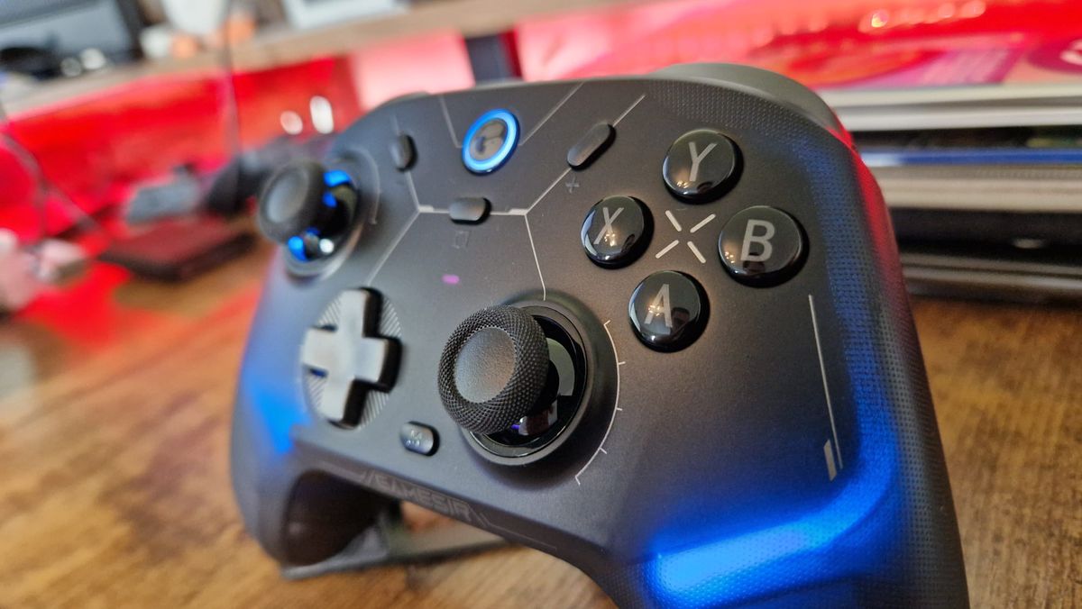 The facial buttons of the GameSir Cyclone 2