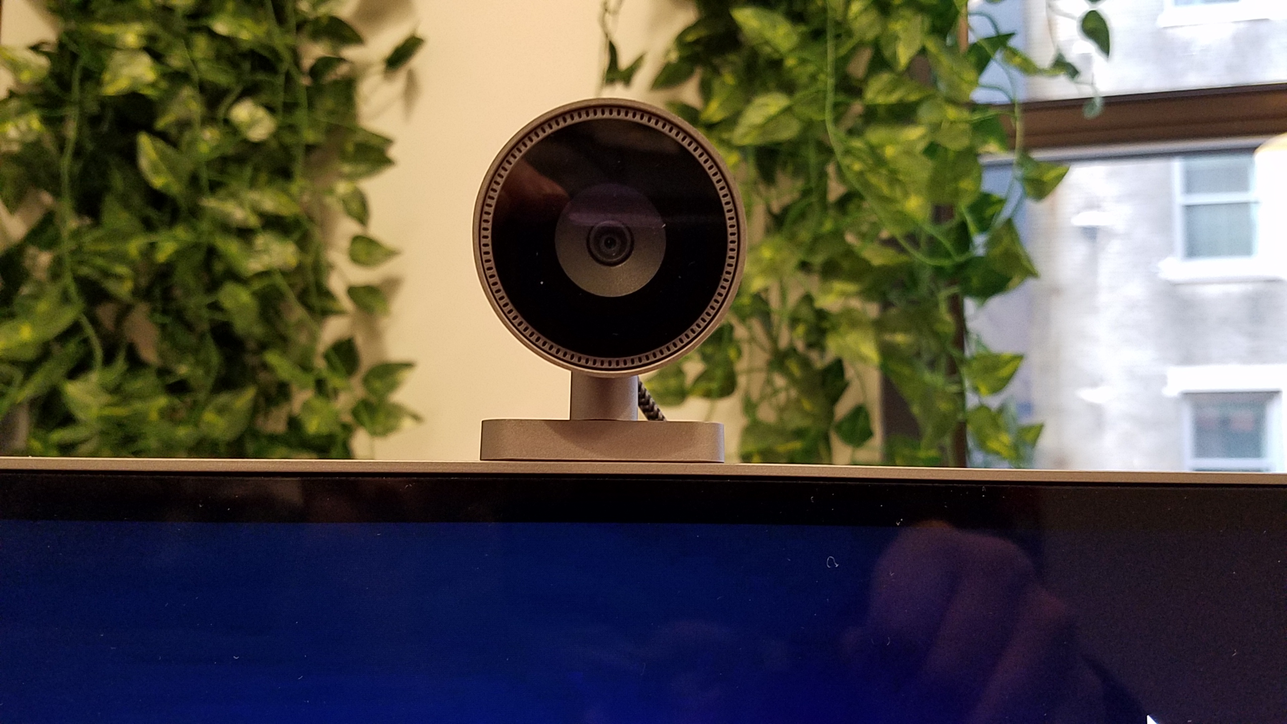 The HP Envy 34 comes with a detachable 16MP webcam.