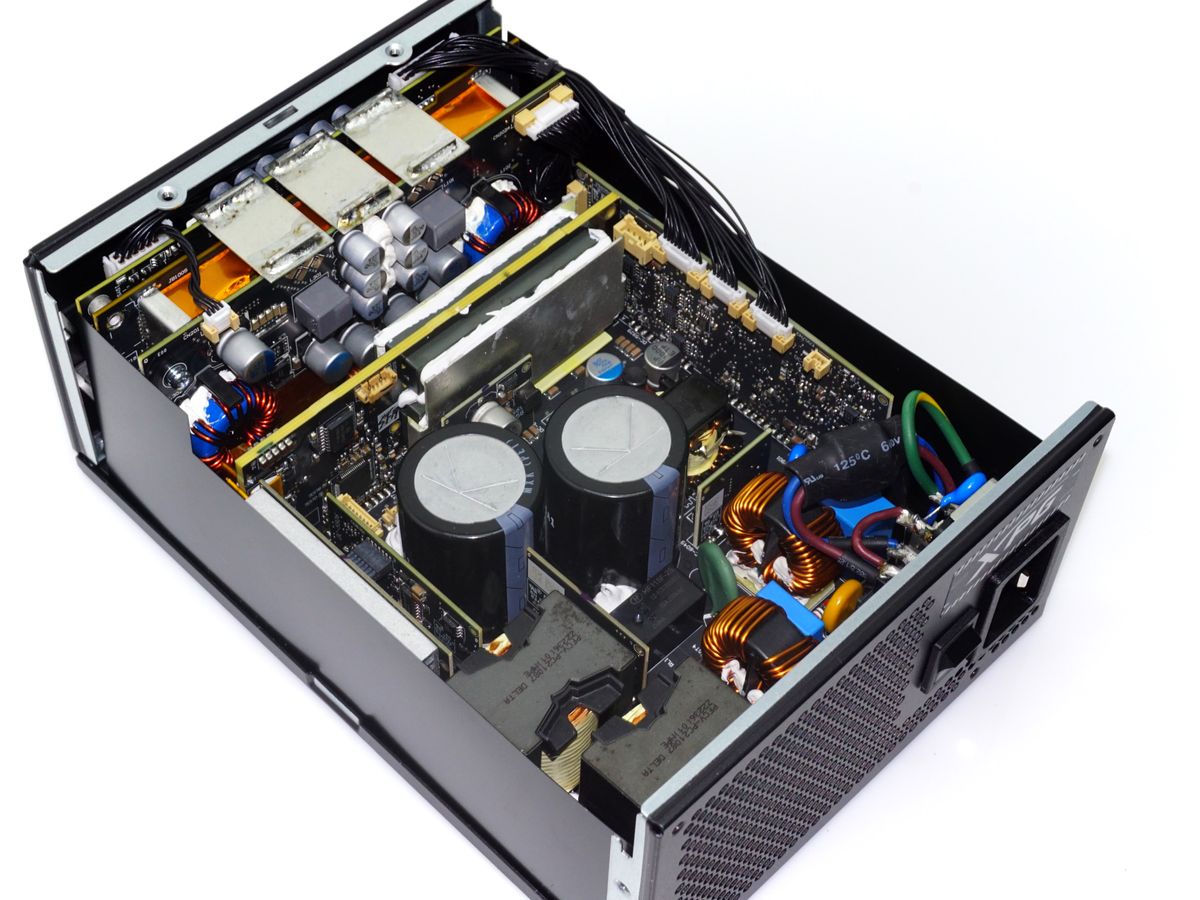 XPG Fusion Titanium 1600 PSU