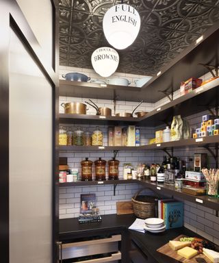 Walk-in pantry ideas with open shleving, black tiled ceiling and subway tiled walls