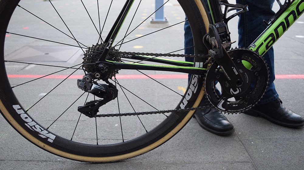 Cannondale's SISL crankset is combined with Shimano Dura-Ace R9150 components to complete the drivetrain