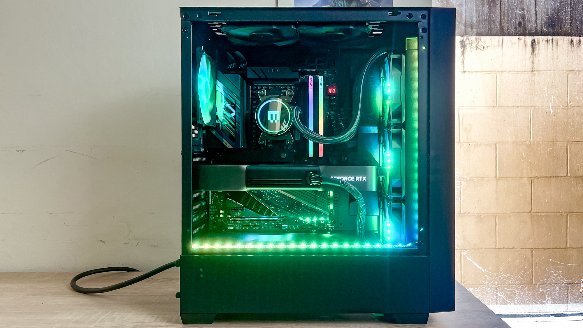 Maingear MG-1 gaming PC review unit in action