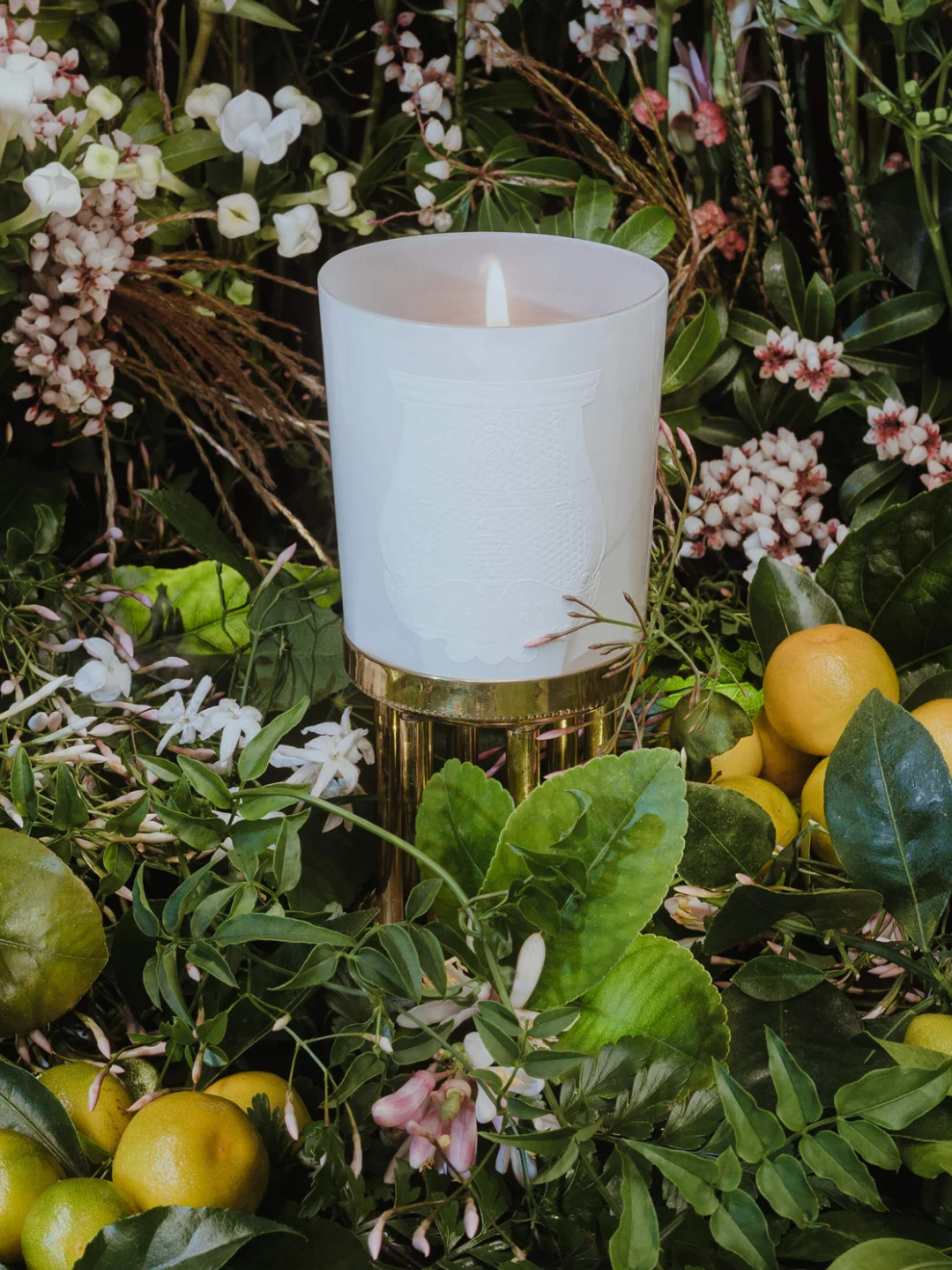 A white candle from Tudon in collaboration with Giambattista Valli