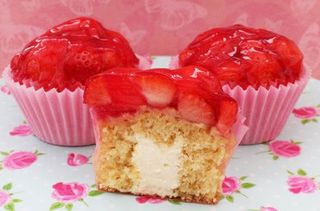 Strawberry cream cupcakes