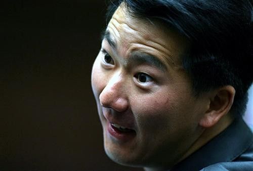 Landis' attorney Maurice Suh reacts to some of Floyd Landis' testimony during his cross-examination.