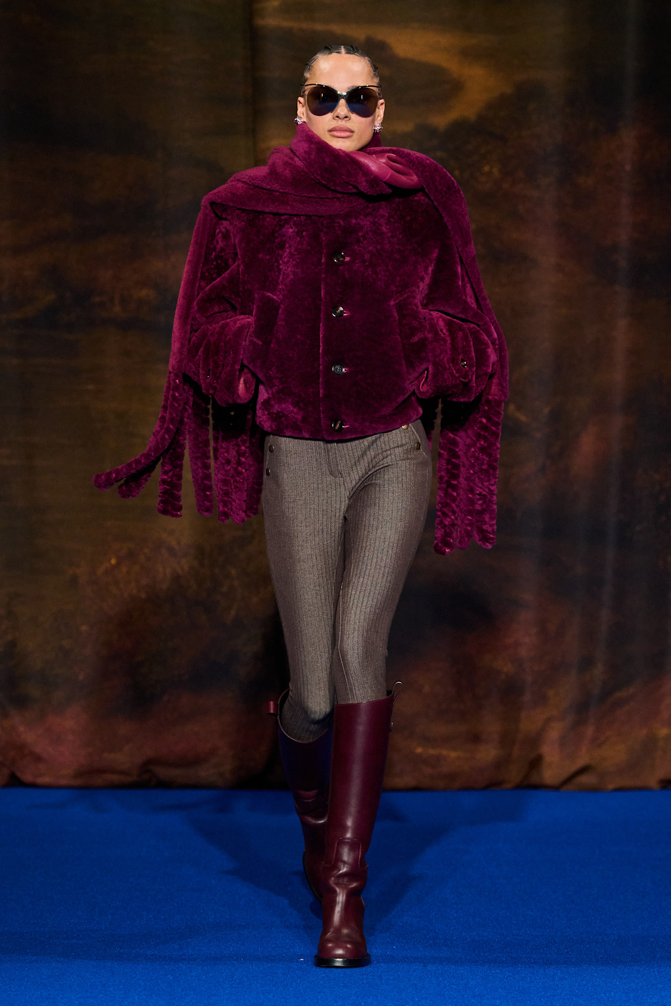An image of one of the best cape jacket on the Burberry autumn/winter 2025 runway.