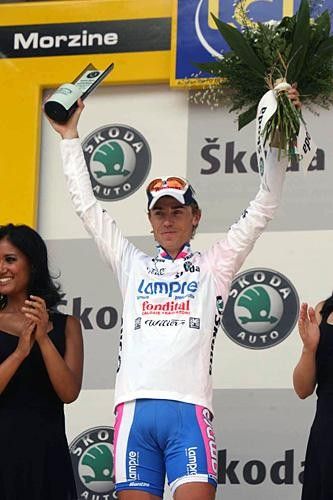Damiano Cunego (Lampre) receives the best young rider jersey
